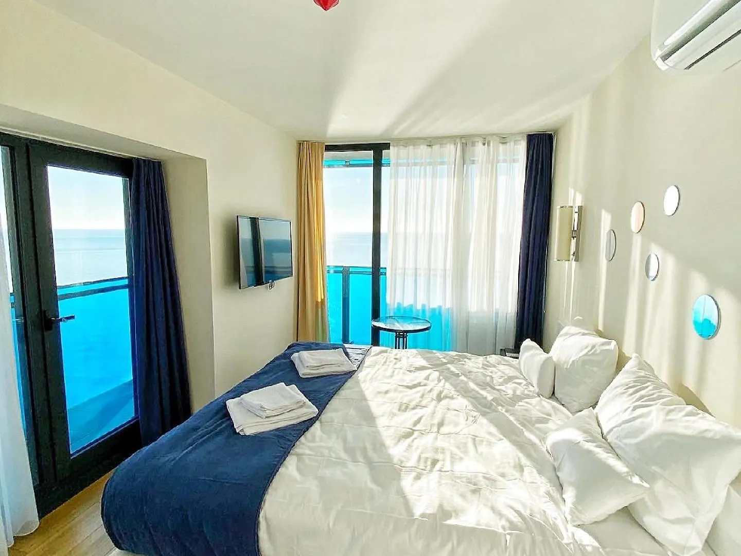 Batumi Orbi City Lux Apartment 5*